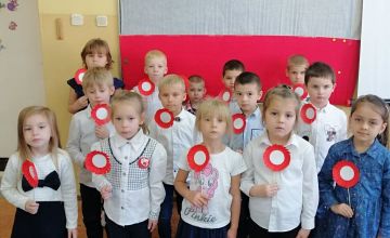 Szkoła do hymnu