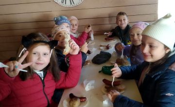 Klasa II A i II B na ranczu „Kaprysek” w Mościsku. 