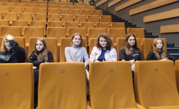 Klasa 7 b na przedstawieniu teatralnym ''Balladyna''