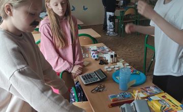 Miary, wagi i pieniądze – zabawa w sklep w klasie 5a 