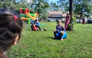 Zdjęcie przedstawiają dzieci w czasie obchodów Dnia Dziecka (10)