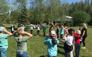 Zdjęcie przedstawiają dzieci w czasie obchodów Dnia Dziecka (4)