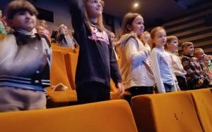 Udział klas młodszych w multimedialnej Lekcji w Kinie "O sekretach dobrej komunikacji". (7)