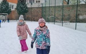 Zima rozpieszcza dzieci z kl. II B (9)