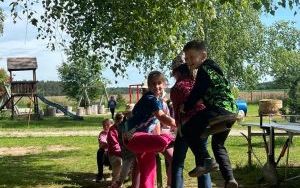 Klasy II z wizytą w pracowni stolarskiej  (5)