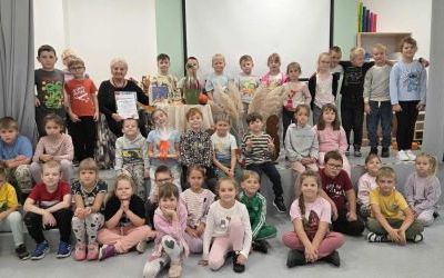 „Poczytaj mi, babciu, poczytaj mi, dziadku” – spotkanie uczniów klas pierwszych z seniorami (2)