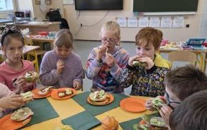 Zdrowe śniadanie w klasie 1b (5)