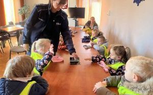 Przedszkolaki odwiedziły Komisariat Policji (4)