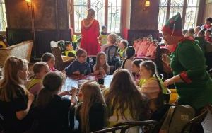 Wycieczka klas 3a i 3b do Rezydencji Świętego Mikołaja we Wrocławiu. (12)