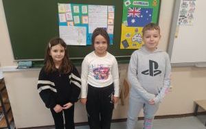 Lekcja o kontynentach w klasie 2b (8)