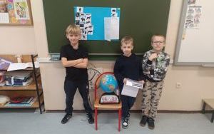 Lekcja o kontynentach w klasie 2b (7)
