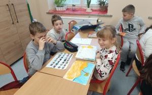 Lekcja o kontynentach w klasie 2b (4)