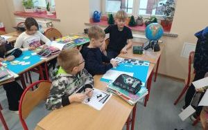 Lekcja o kontynentach w klasie 2b (2)