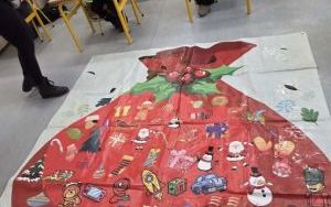 Spotkanie uczniów klasy 1b i 2b z Elfem i Mikołajem (7)