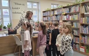 Wizyta pierwszaków w bibliotece szkolnej (3)