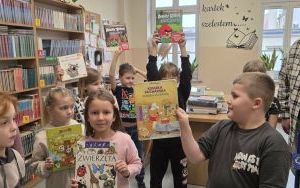 Wizyta pierwszaków w bibliotece szkolnej (4)