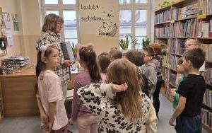 Wizyta pierwszaków w bibliotece szkolnej (1)