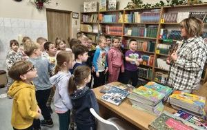 Wizyta pierwszaków w bibliotece szkolnej (3)