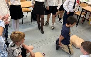 Zajęcia z edukacji zdrowotnej – pierwsza pomoc w klasach 4 (6)