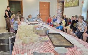 Wycieczka pierwszaków do Chlebowej Chaty (3)