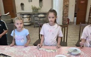Wycieczka pierwszaków do Chlebowej Chaty (6)