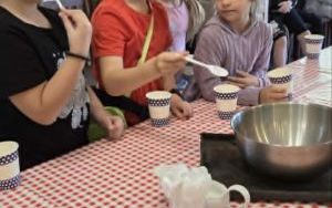 Wycieczka pierwszaków do Chlebowej Chaty (11)