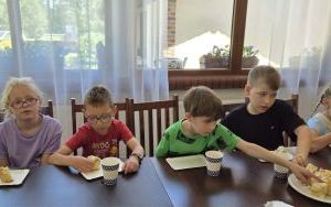 Wycieczka pierwszaków do Chlebowej Chaty (5)